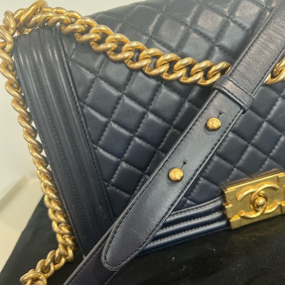 CHANEL Le Boy Medium - Picture 11 of 12